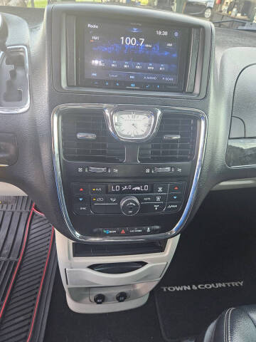 2016 Chrysler Town and Country Touring
