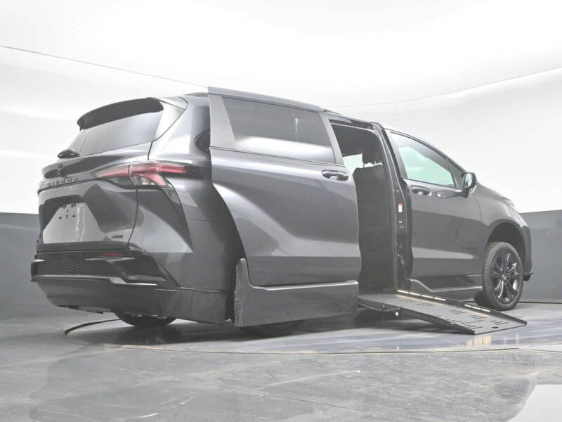 2025 Toyota Sienna XSE 7-Passenger