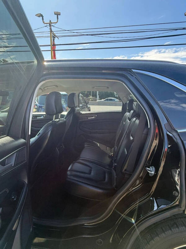 2020 Ford Edge Titanium