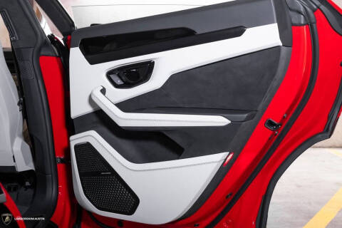 2025 Lamborghini Urus SE