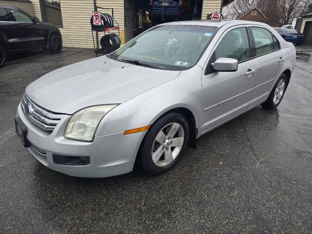 2009 Ford Fusion for sale at QUEENSGATE AUTO SALES in York, PA