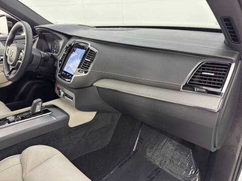 2022 Volvo XC90 Recharge T8 R-Design