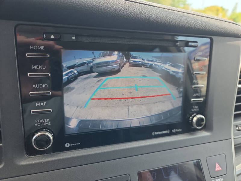 2020 Toyota Sienna SE Premium 8-Passenger