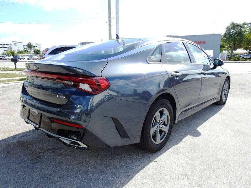 2021 Kia K5  - $21,900