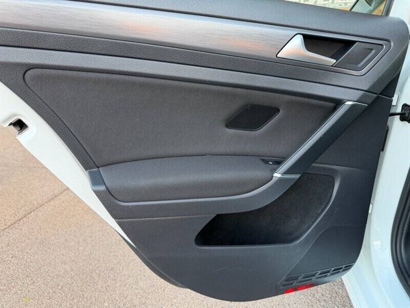 2017 Volkswagen e-Golf SE