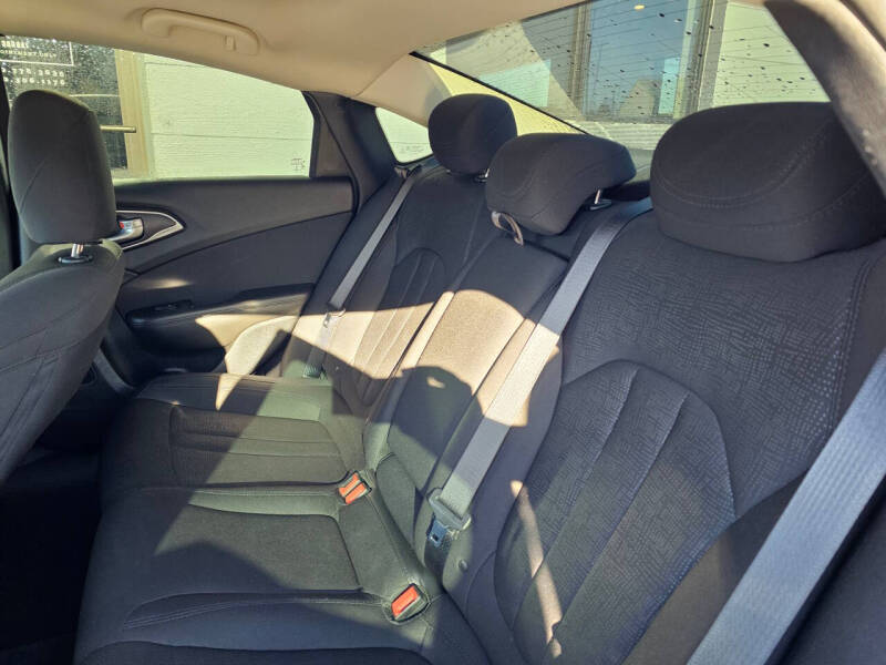 2015 Chrysler 200 LX