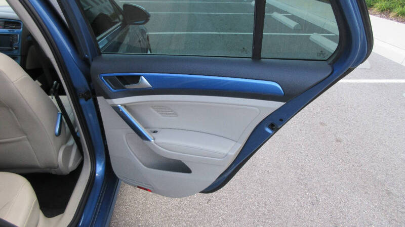 2015 Volkswagen e-Golf SEL Premium