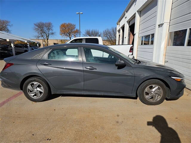 2025 Hyundai Elantra SE