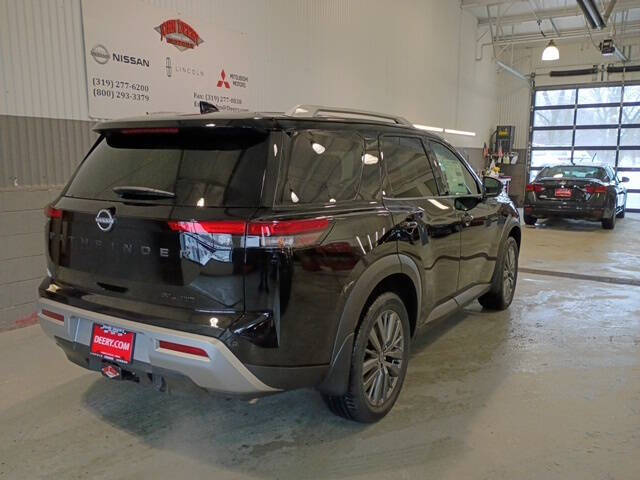 2025 Nissan Pathfinder SL