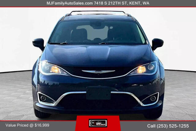 2018 Chrysler Pacifica for sale at MJ FAMILY AUTO SALES in Kent, WA