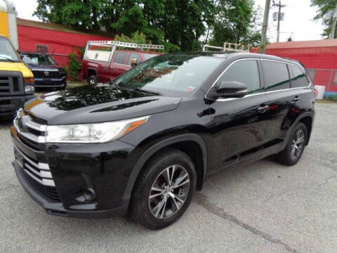 2018 Toyota Highlander for sale at CarNation AUTOBUYERS Inc. in Rockville Centre NY