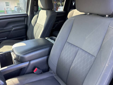 2018 Nissan Titan SV