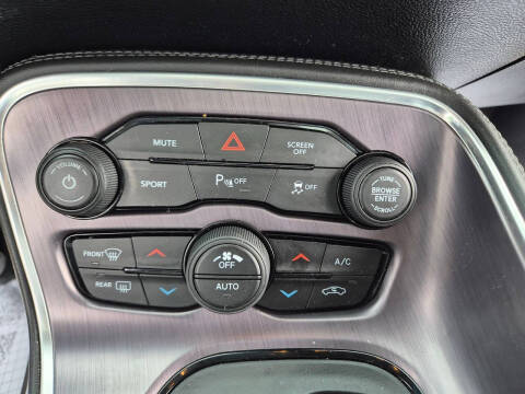 2017 Dodge Challenger SXT Plus