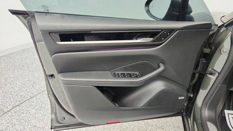 2025 Porsche Macan Electric