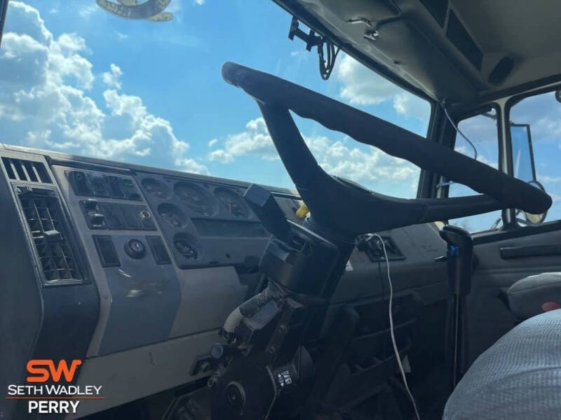 1999 Freightliner FL80