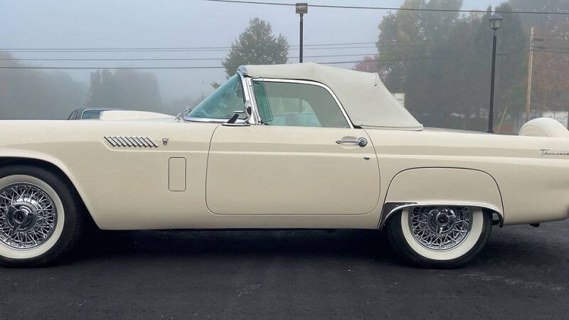 1956 Ford Thunderbird