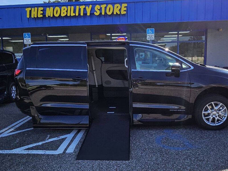 2024 Chrysler Pacifica Touring L