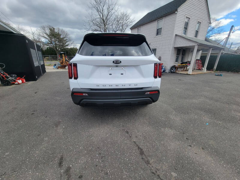 2021 Kia Sorento LX photo 8