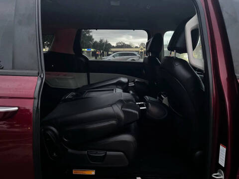 2022 Kia Carnival EX