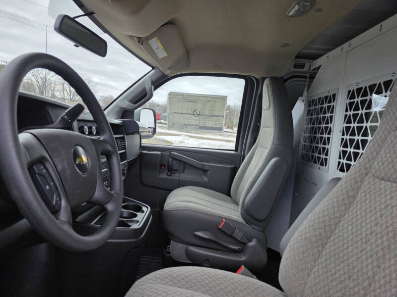 2025 Chevrolet Express 2500