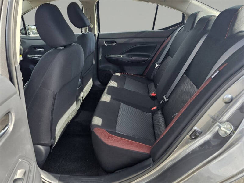 2025 Nissan Versa SR