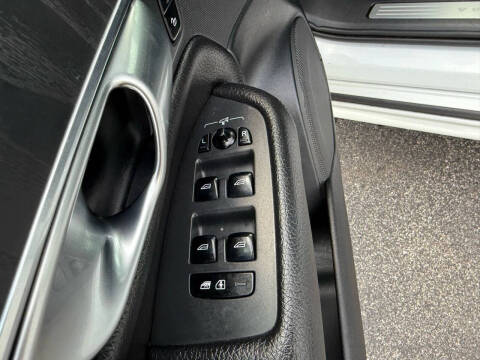 2020 Volvo XC90 T6 Momentum 6-Passenger