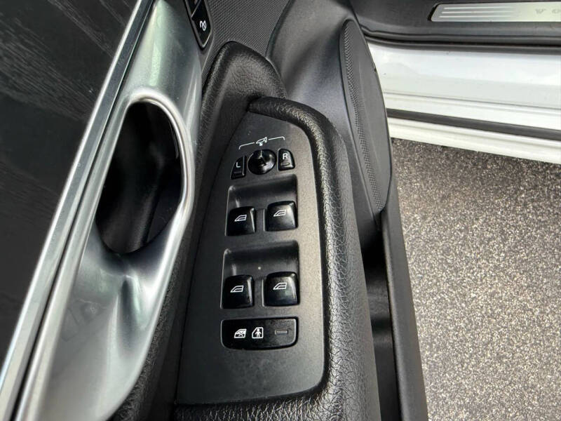 2020 Volvo XC90 T6 Momentum 6-Passenger