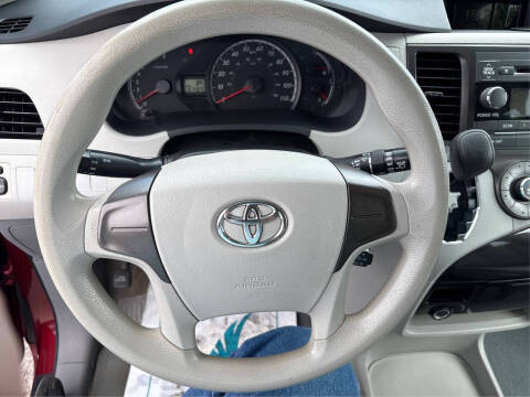 2013 Toyota Sienna L 7-Passenger