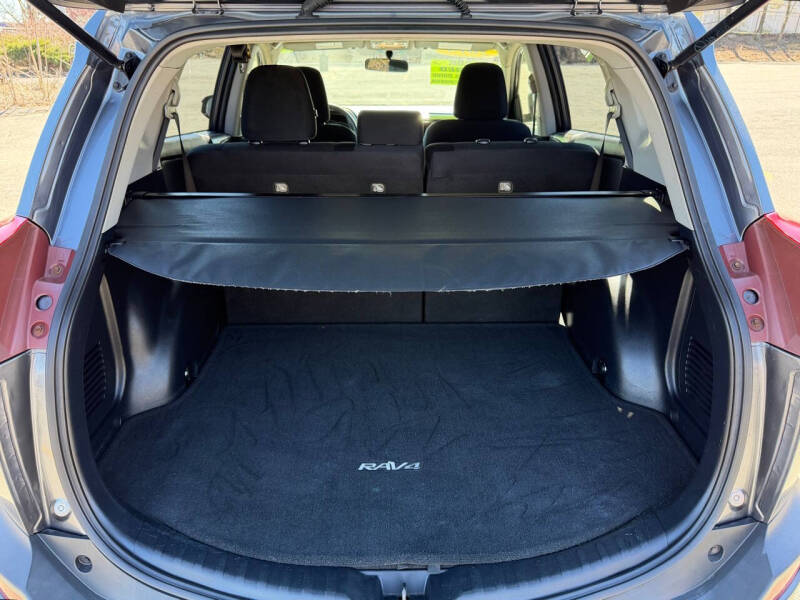 2015 Toyota RAV4 LE - Photo 30