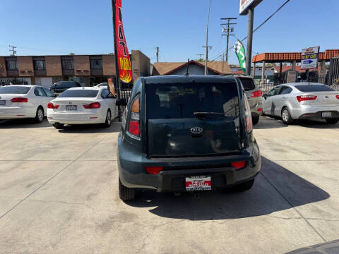 2011 Kia Soul +
