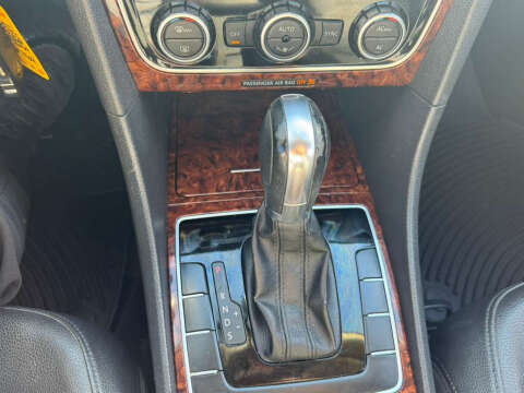 2012 Volkswagen Passat SEL