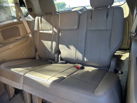 2012 Chrysler Town and Country Touring-L