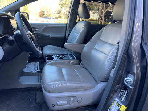 2017 Toyota Sienna LE 7-Passenger