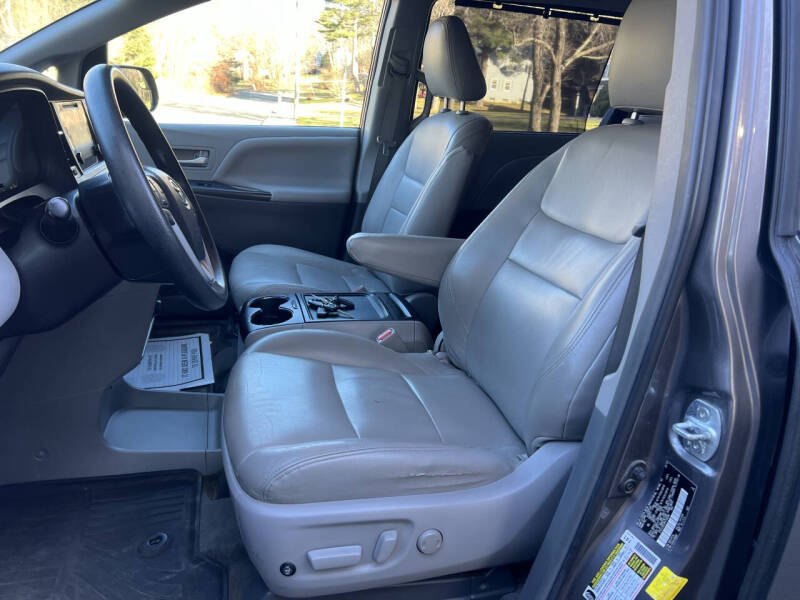 2017 Toyota Sienna LE 7-Passenger