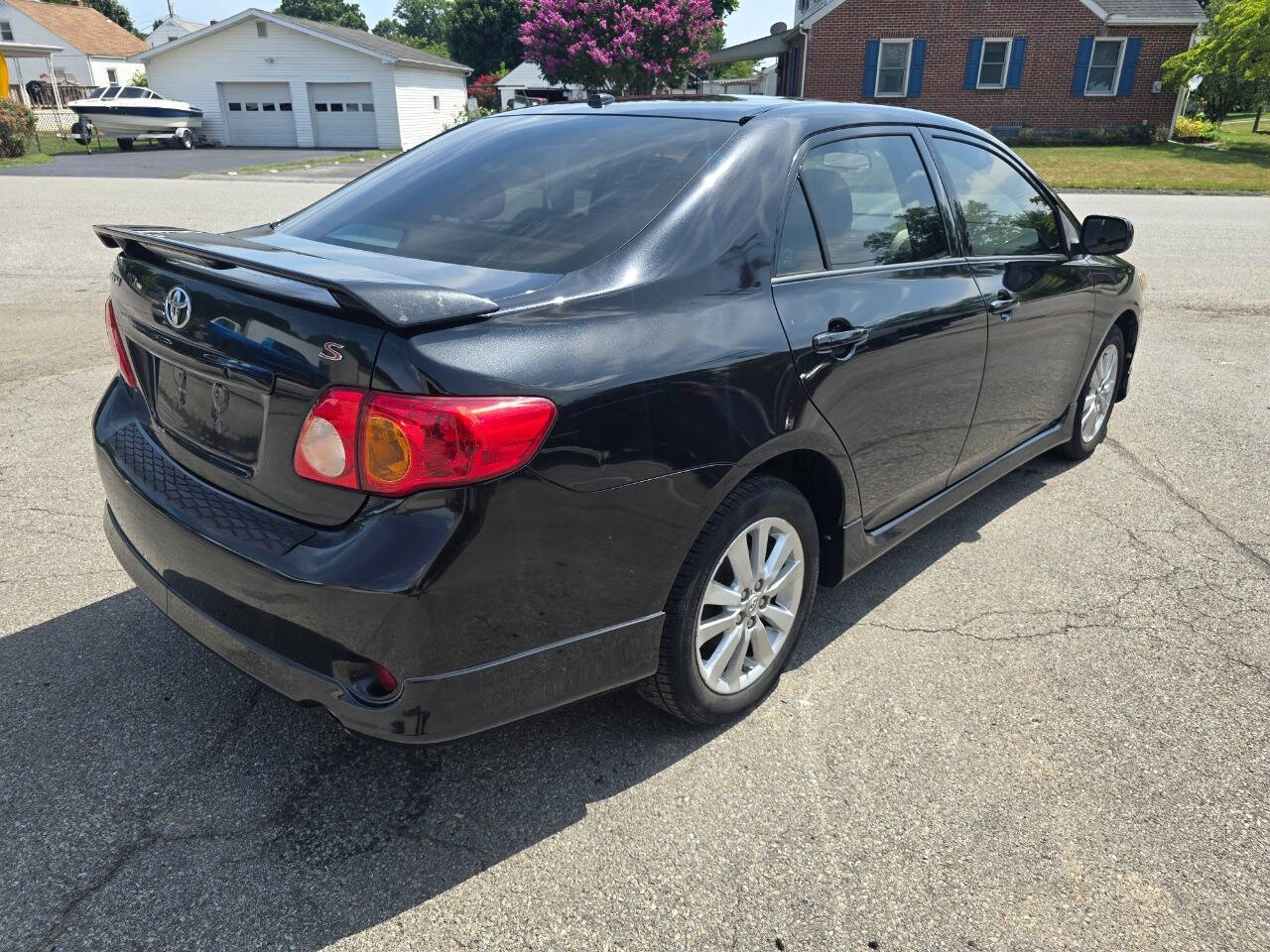 2009 Toyota Corolla for sale at QUEENSGATE AUTO SALES in York, PA