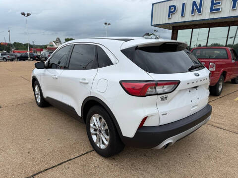2020 Ford Escape SE