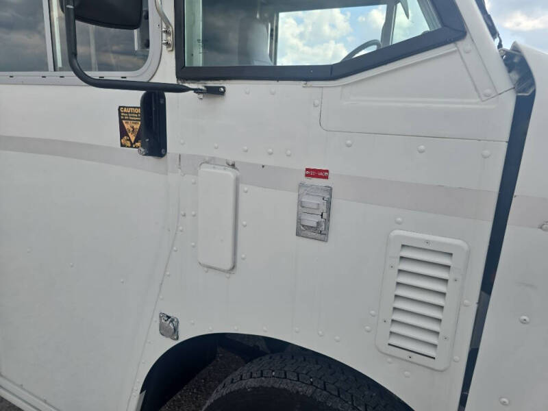 2015 Freightliner MT45 Chassis