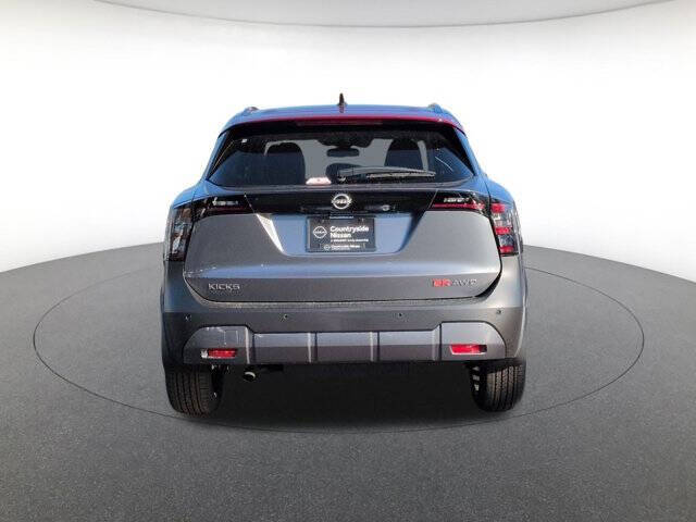 2026 Nissan Kicks SR