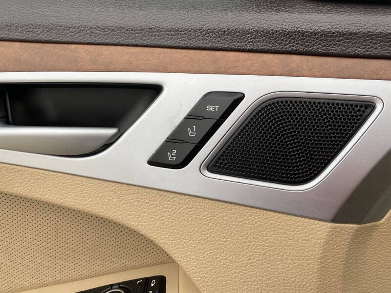 2016 Hyundai Genesis