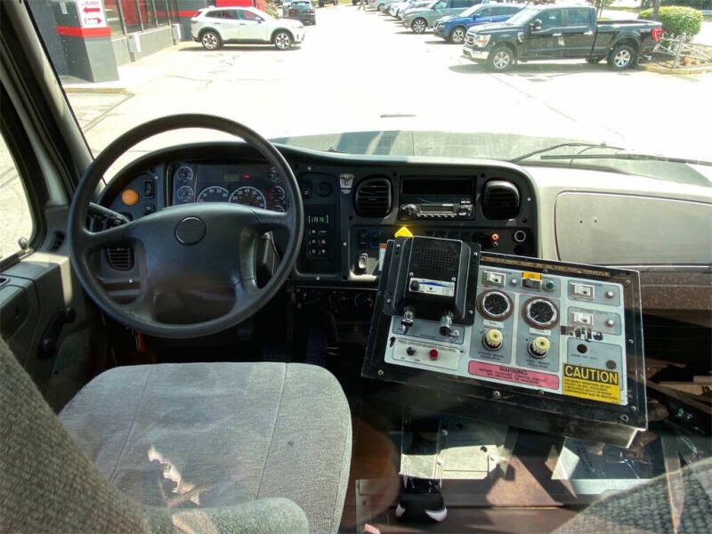 2015 Freightliner 108 SD