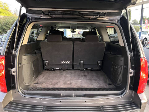 2011 GMC Yukon XL SLE