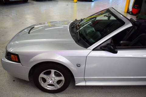 2004 Ford Mustang Deluxe