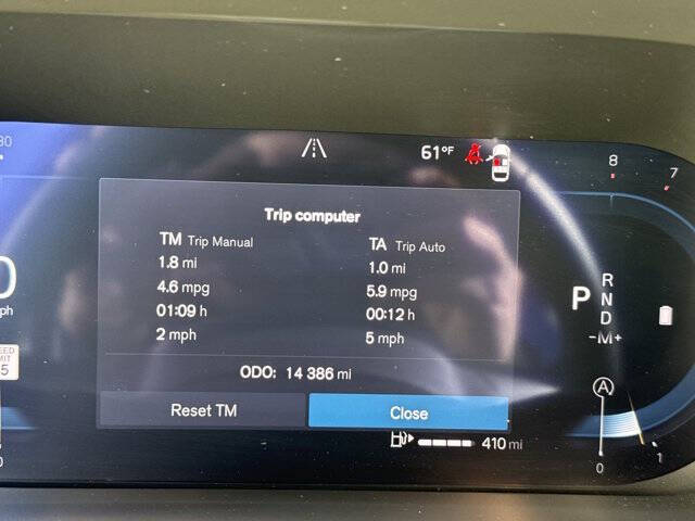 2025 Volvo XC60 B5 Plus Dark Theme