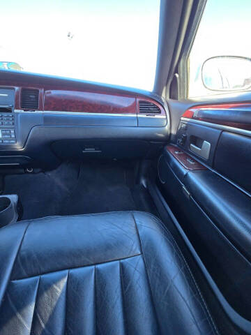 2003 Lincoln Town Car Signature