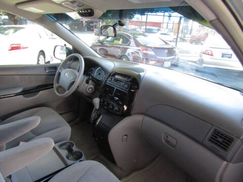 2005 Toyota Sienna LE 7 Passenger