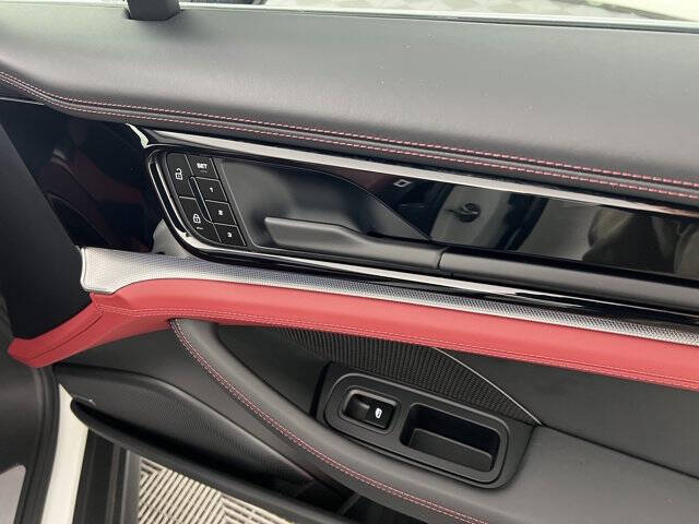 2025 Porsche Panamera 4