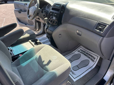 2005 Toyota Sienna LE 7 Passenger