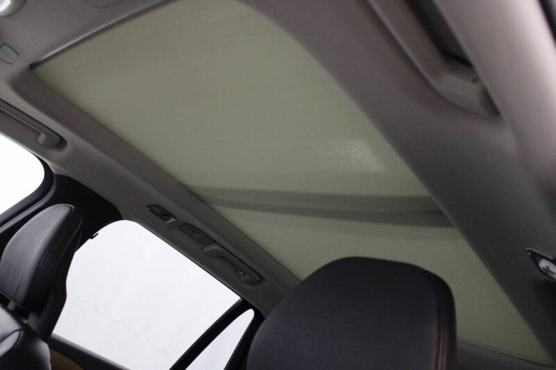 2022 Volvo XC90 T6 Momentum 6-Passenger