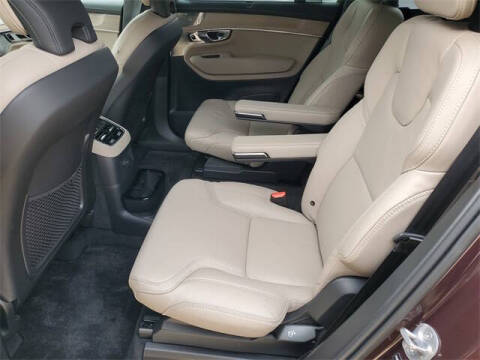 2025 Volvo XC90 T8 Ultra Bright Theme 6P