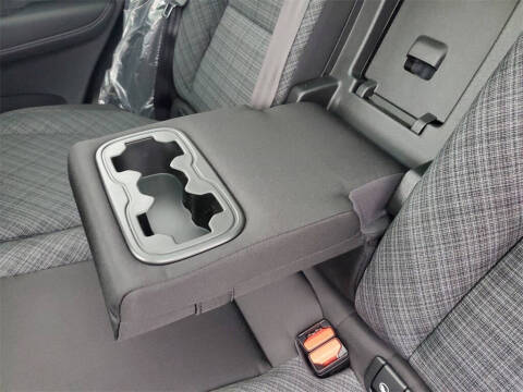 2025 Volvo XC60 B5 Core Dark Theme